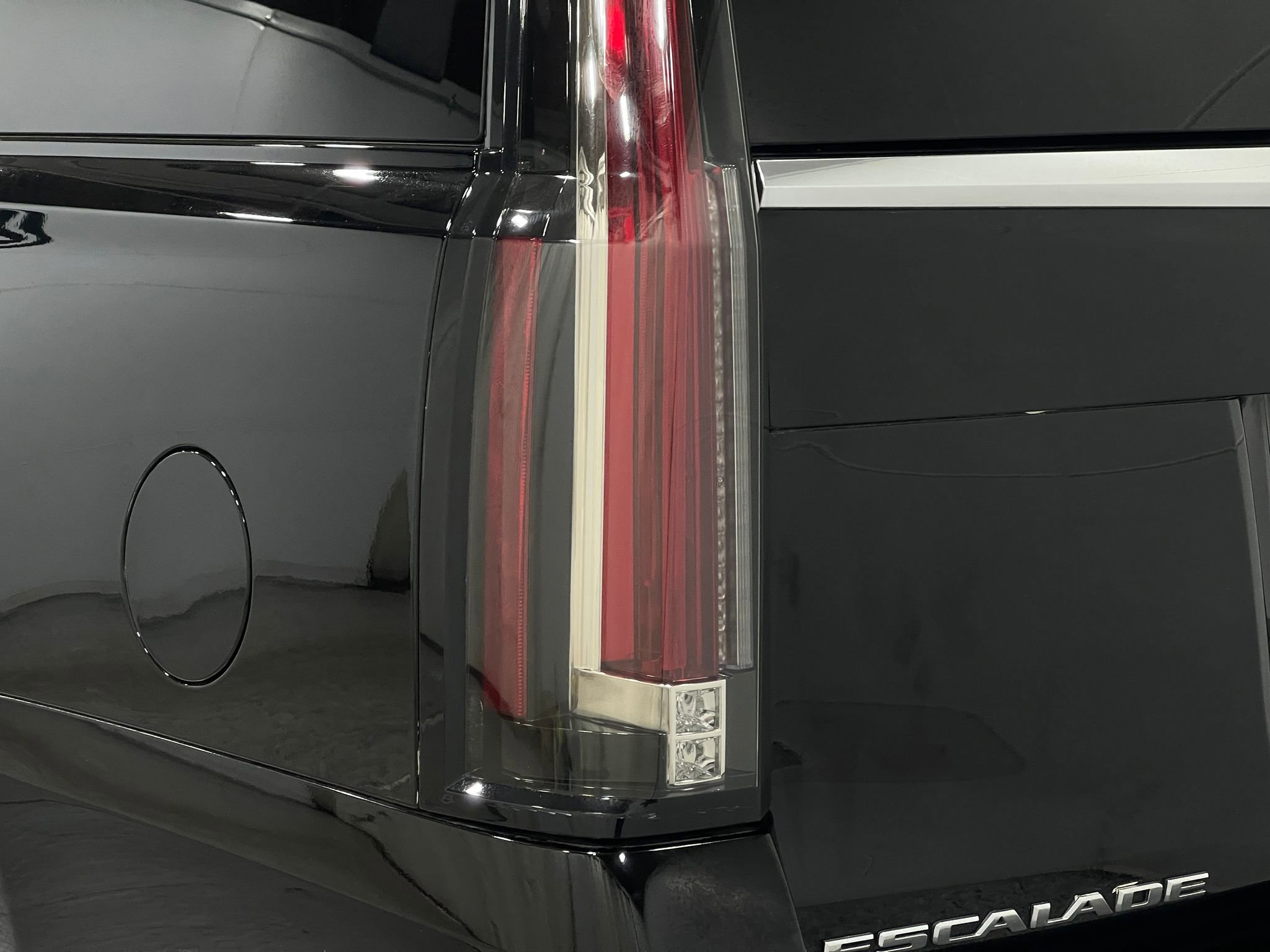 Used 2019 Cadillac Escalade ESV Luxury image 35