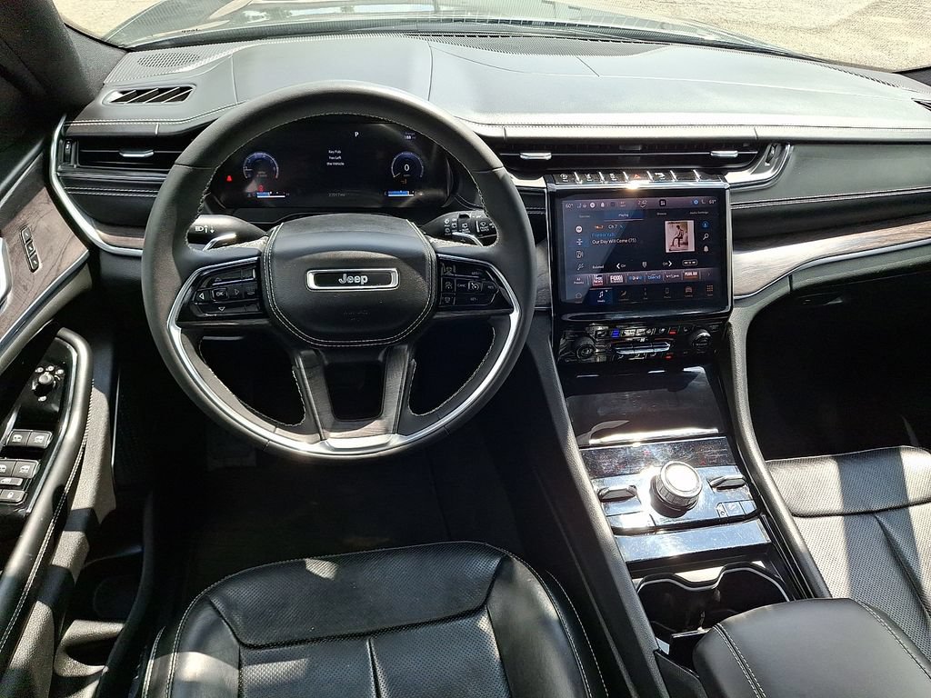 Used 2023 Jeep Grand Cherokee L Overland AWD/4WD image 2