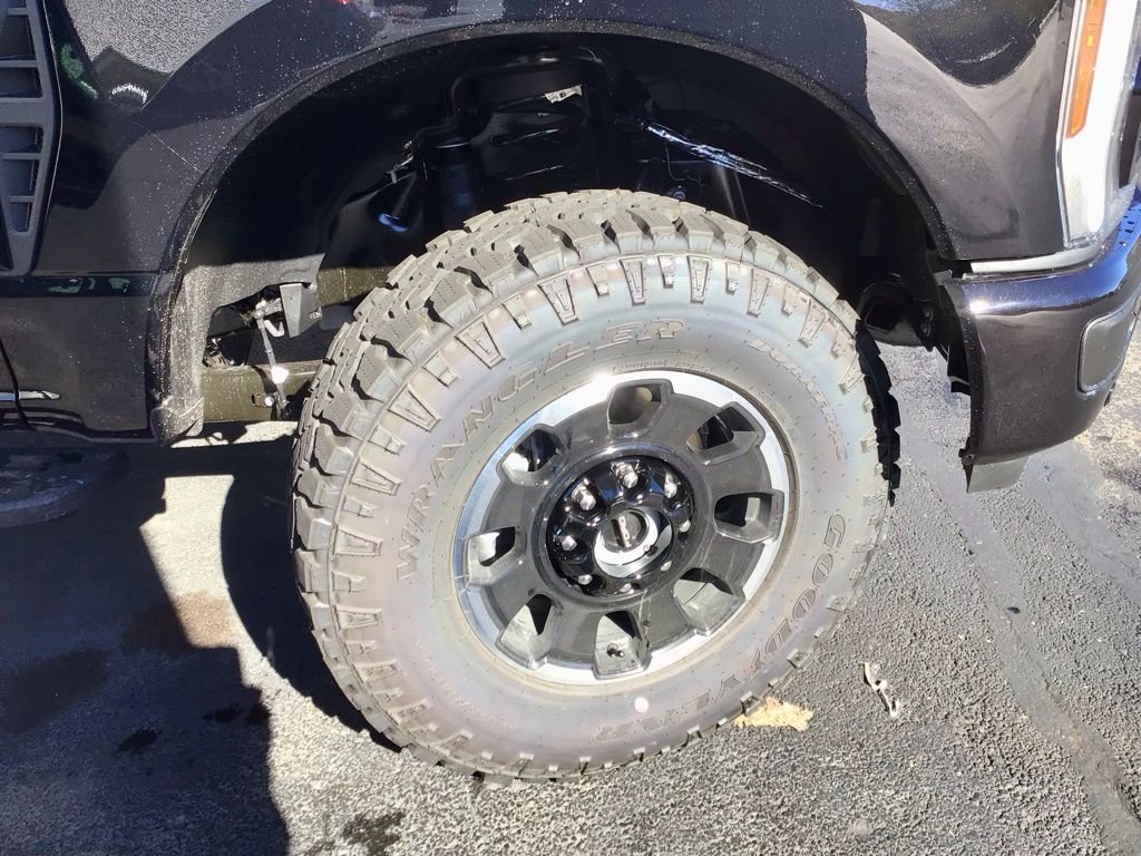 New 2026 Ford F350 Platinum w/ Tremor Off-Road Package image 31