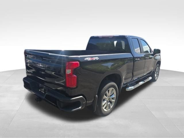 Used 2020 Chevrolet Silverado 1500 Custom w/ Custom Value Package AWD/4WD image 4