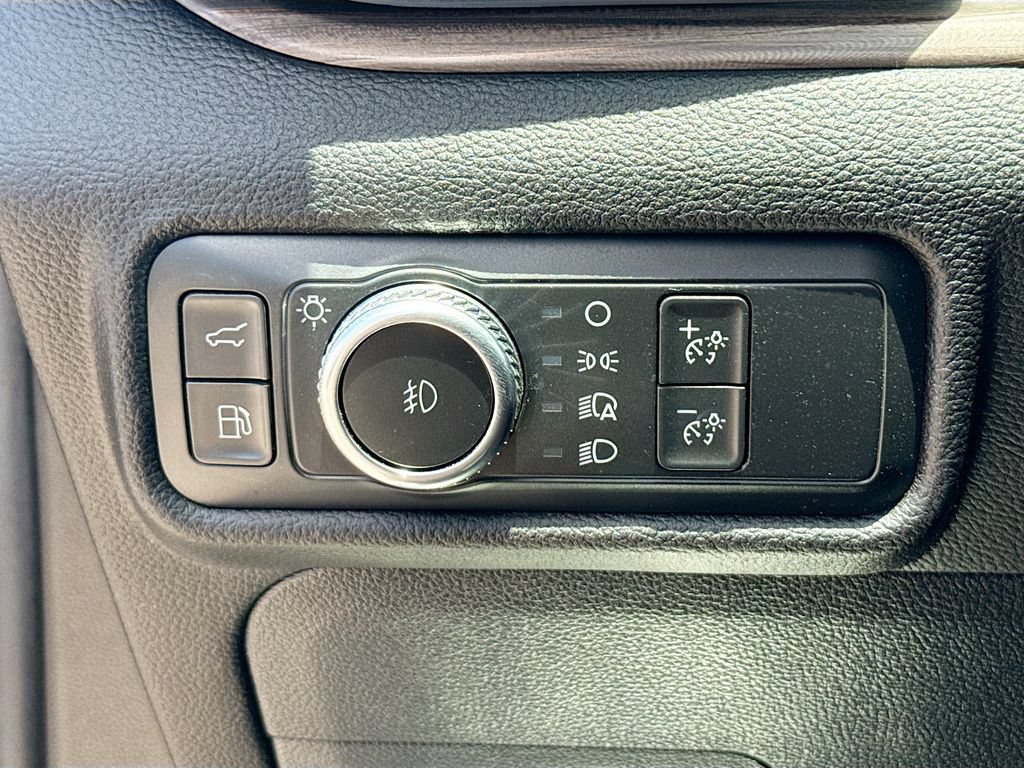 Used 2023 Ford Explorer Limited w/ Hybrid Equipment Group 310A RWD image 10