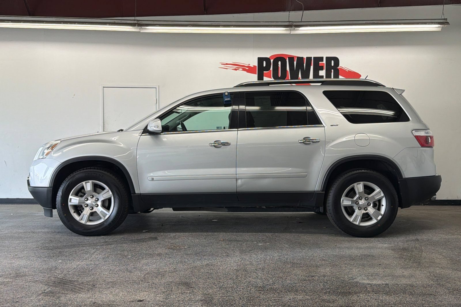 Used 2009 GMC Acadia SLT w/ Visibility Package FWD image 6