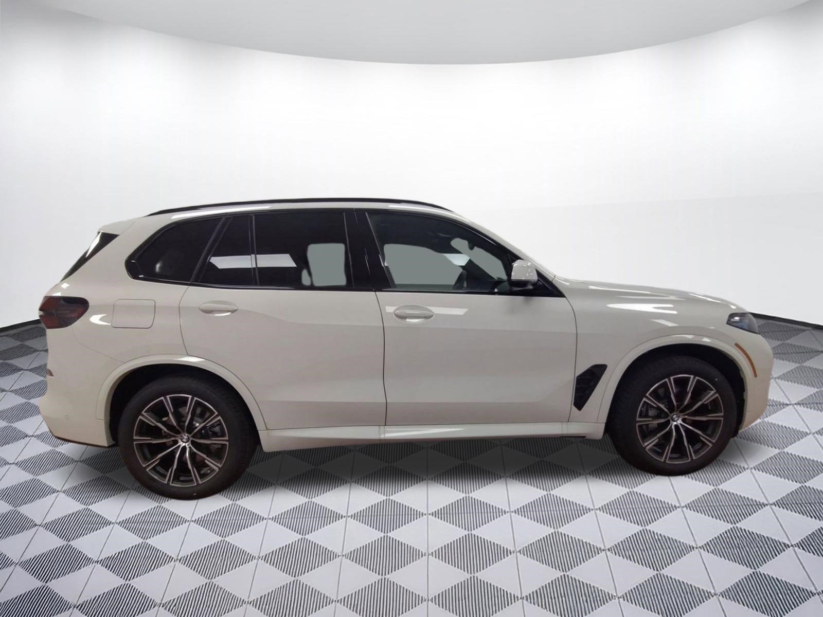 Used 2026 BMW X5 xDrive40i w/ M Sport Package image 7