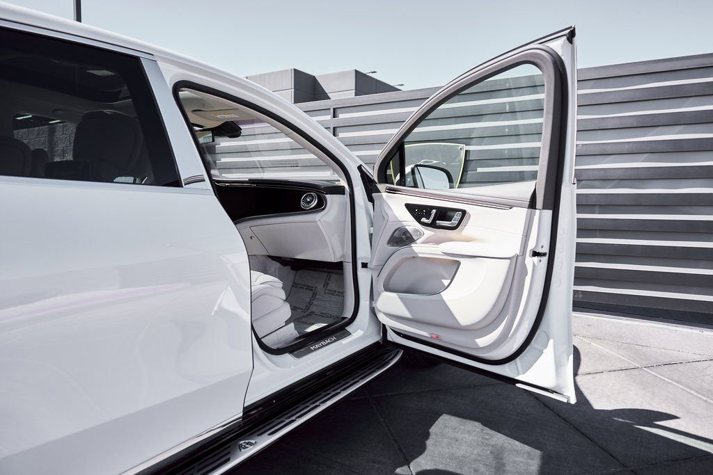 Used 2025 Mercedes-Benz Maybach EQS 680 4MATIC image 29