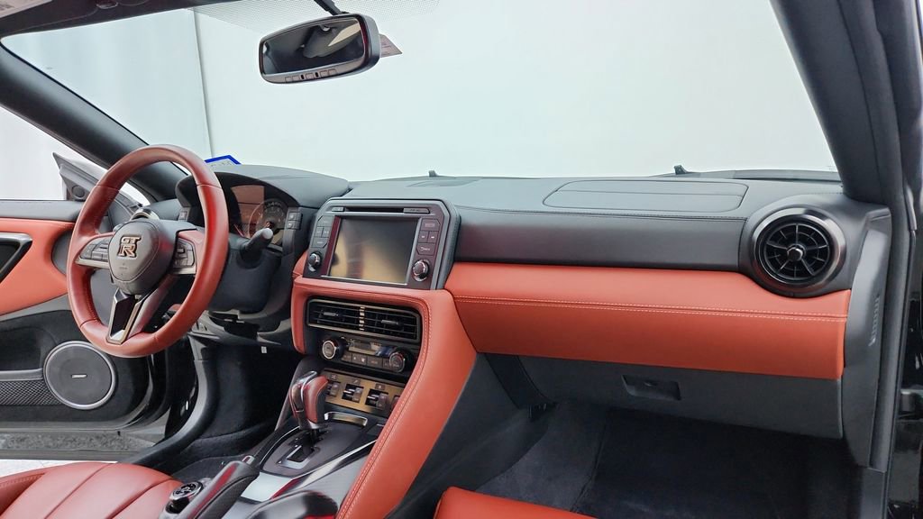 Used 2024 Nissan GT-R Premium w/ Premium Interior Package image 28