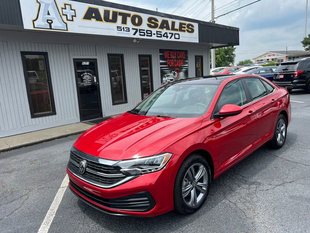 Used 2024 Volkswagen Jetta SE w/ Panoramic Sunroof Package image 2