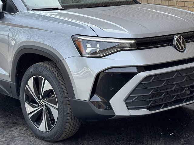 New 2026 Volkswagen Taos SE image 3
