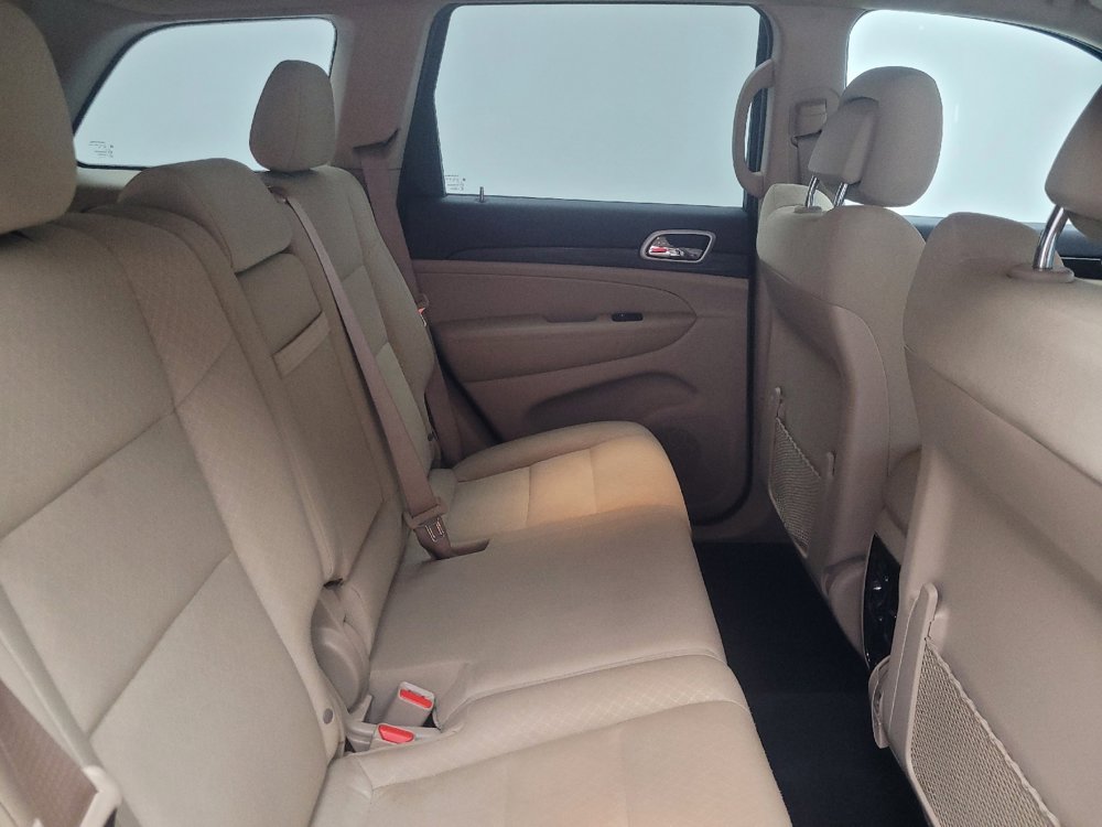 Used 2019 Jeep Grand Cherokee Laredo w/ Security & Convenience Group image 19