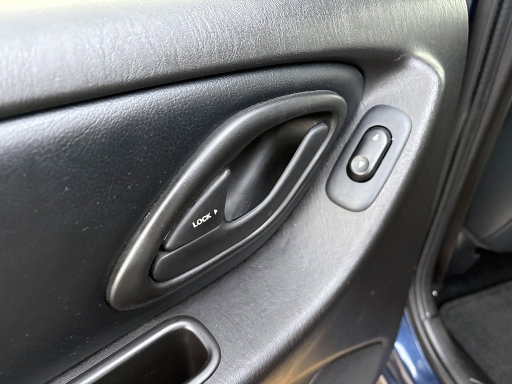 Used 2004 Ford Escape Limited image 29