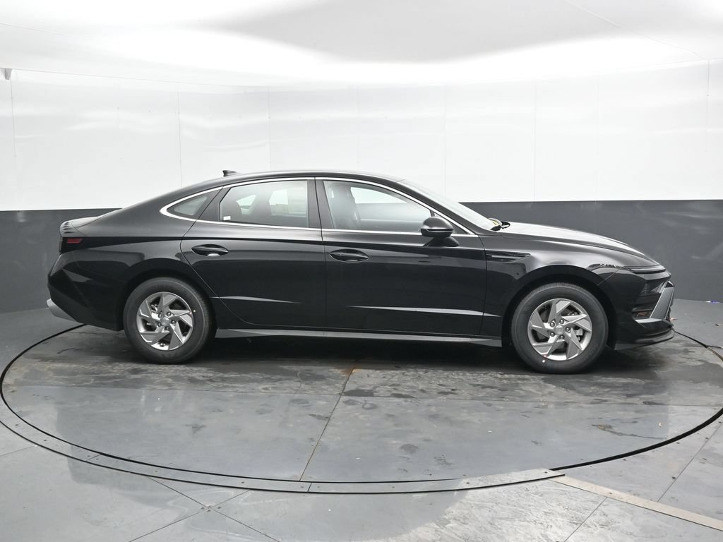 New 2026 Hyundai Sonata SE FWD image 3