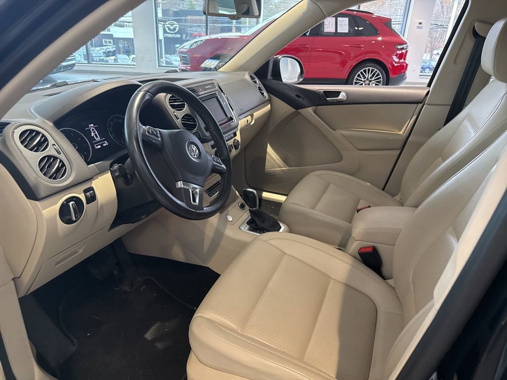 Used 2017 Volkswagen Tiguan S image 9