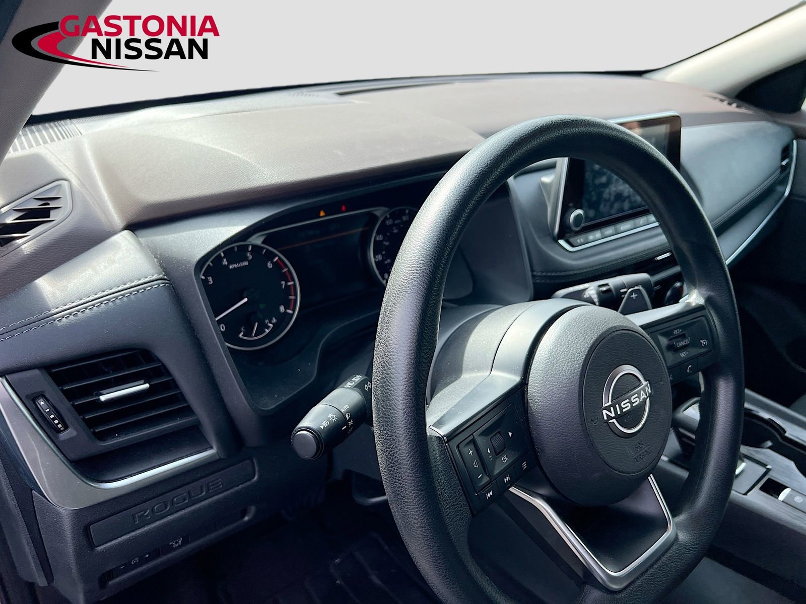 Used 2023 Nissan Rogue S image 11