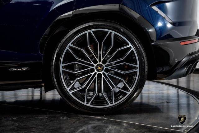 Used 2025 Lamborghini Urus SE AWD/4WD image 10