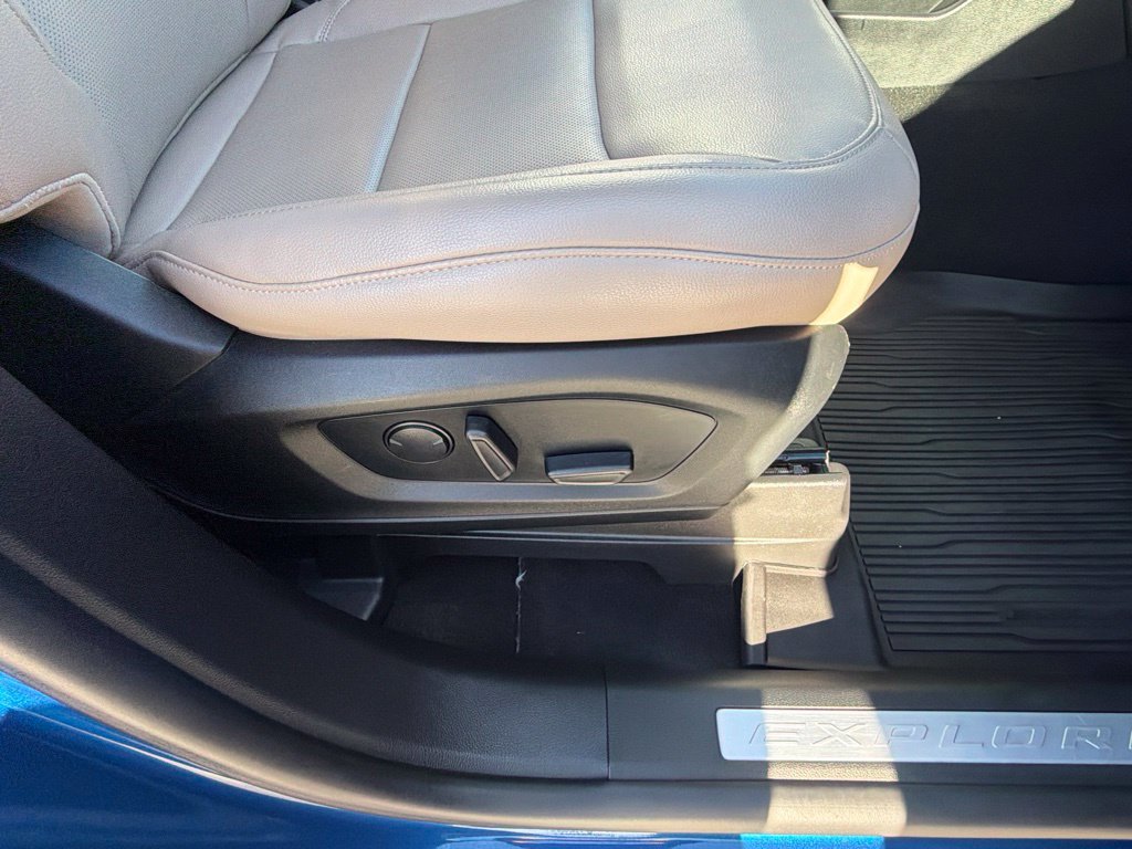 Certified 2022 Ford Explorer Limited AWD/4WD image 44