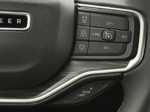 Used 2024 Jeep Wagoneer Series II RWD image 15