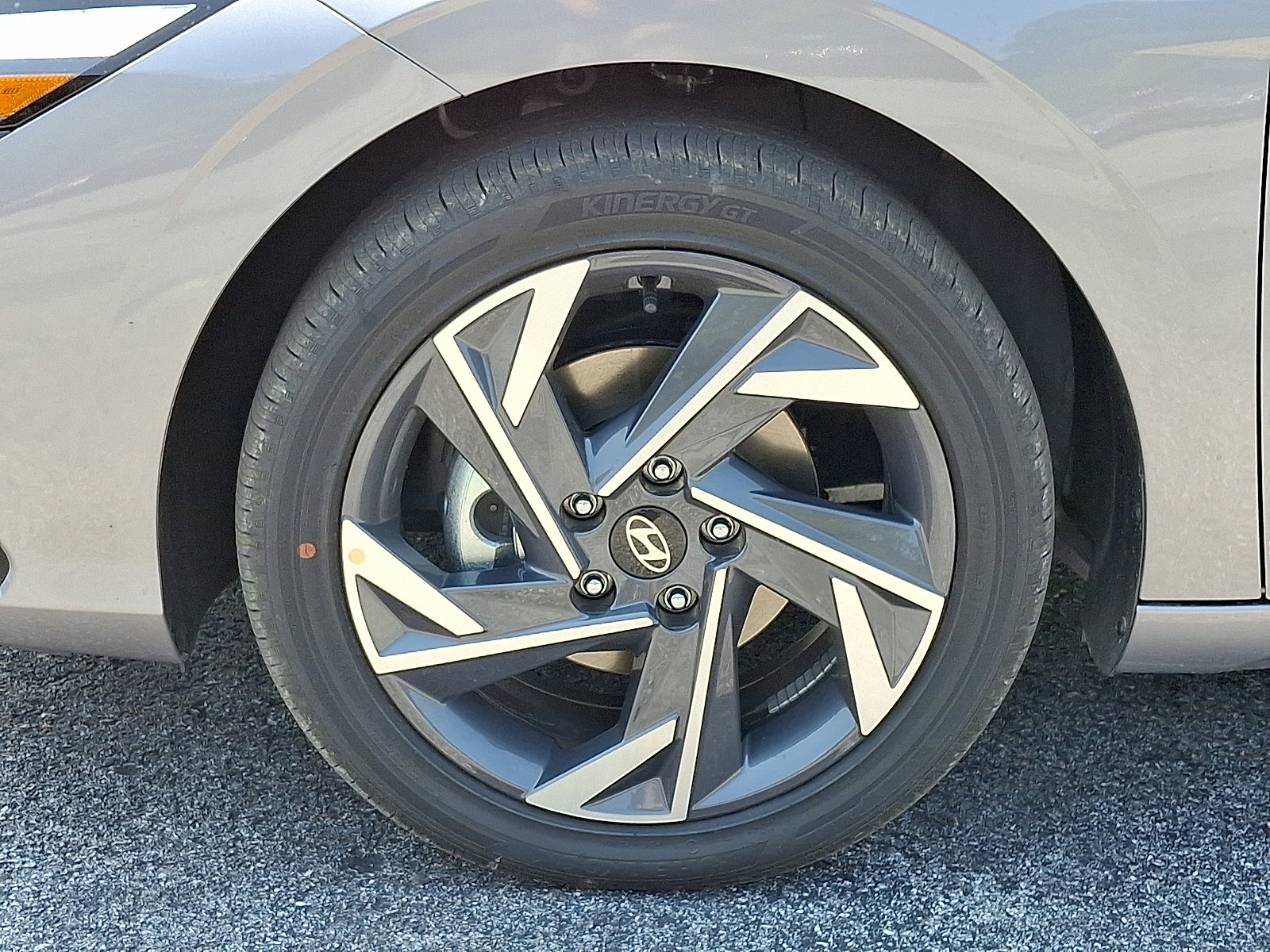 New 2025 Hyundai Elantra SEL image 18