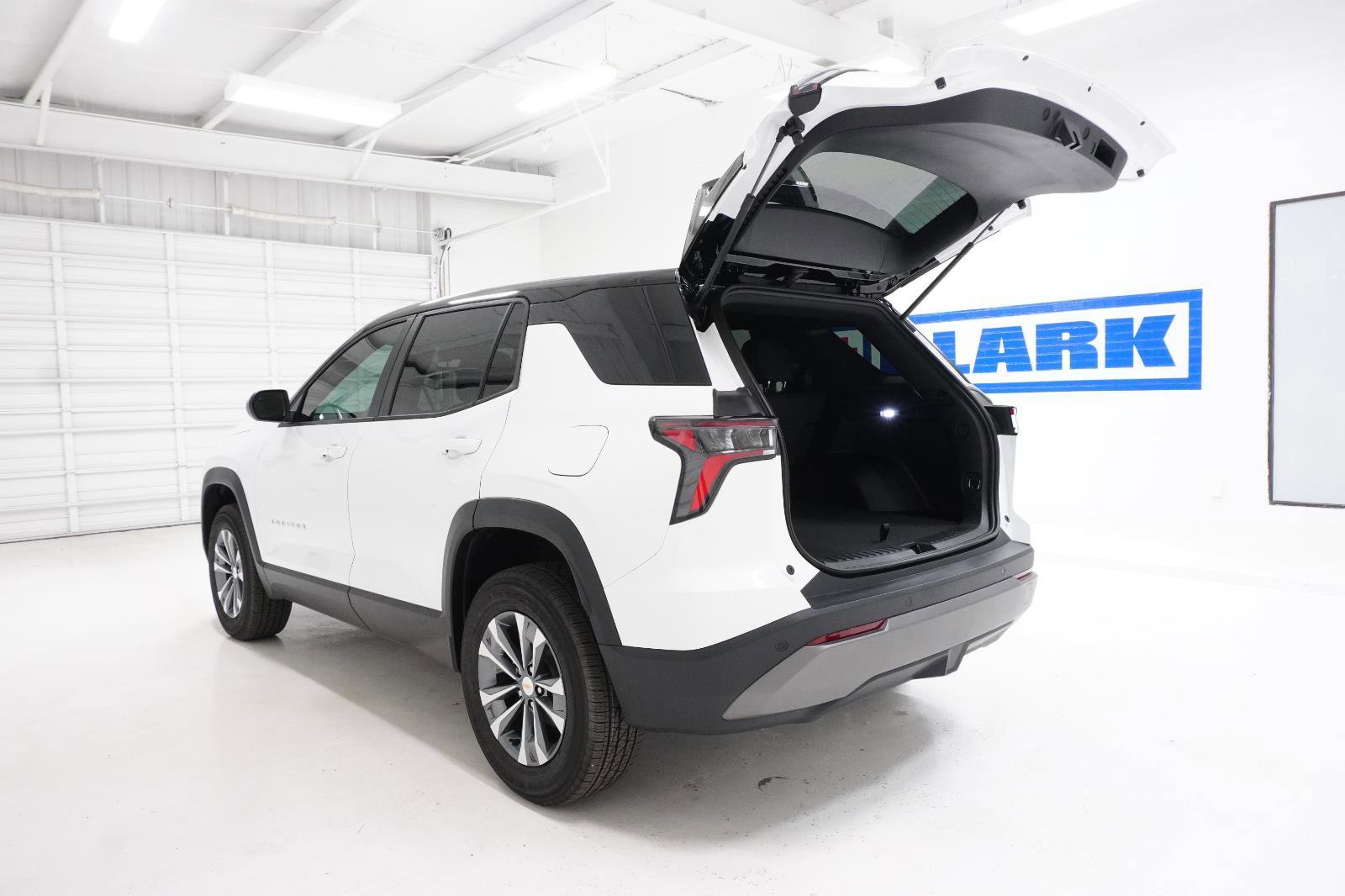 New 2026 Chevrolet Equinox LT image 8
