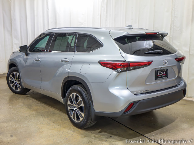 Used 2020 Toyota Highlander XLE AWD/4WD image 9