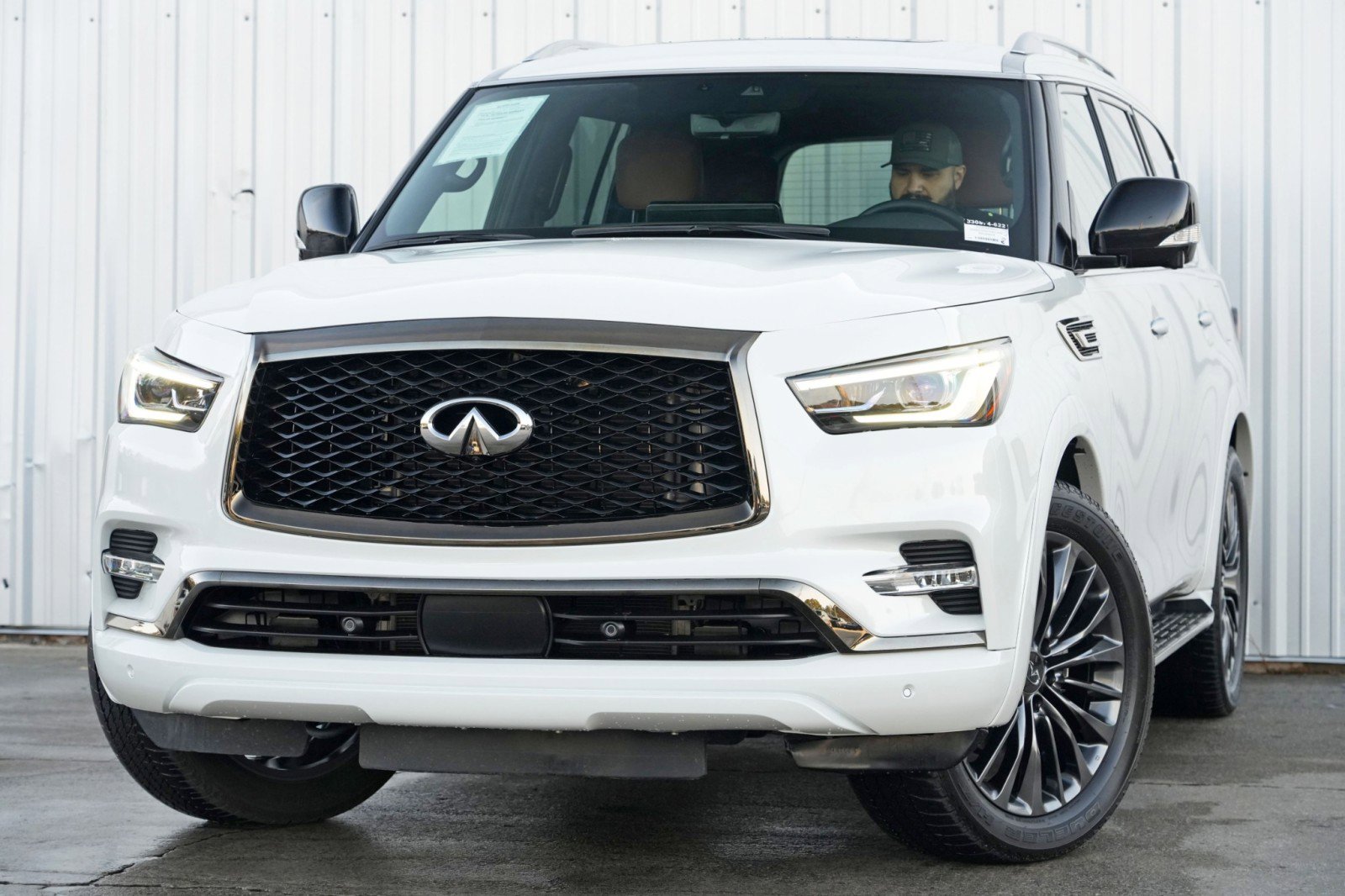 Used 2024 INFINITI QX80 Sensory AWD/4WD image 3