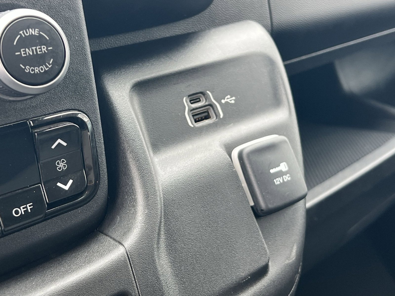 Used 2024 RAM ProMaster 2500 w/ Convenience Group image 30