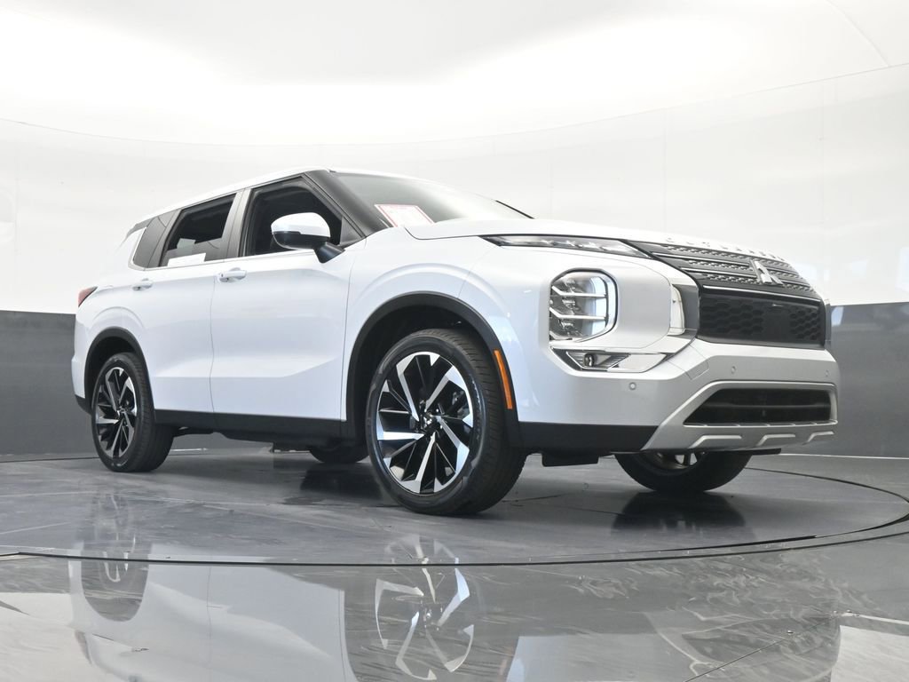 Used 2023 Mitsubishi Outlander SE image 70