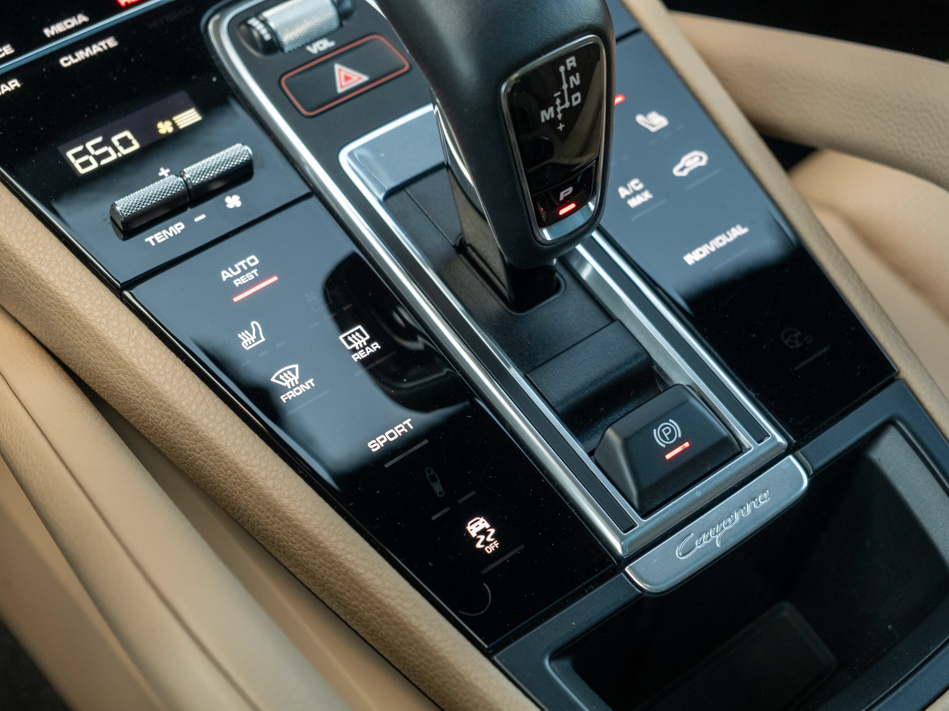 Certified 2023 Porsche Cayenne AWD/4WD image 33