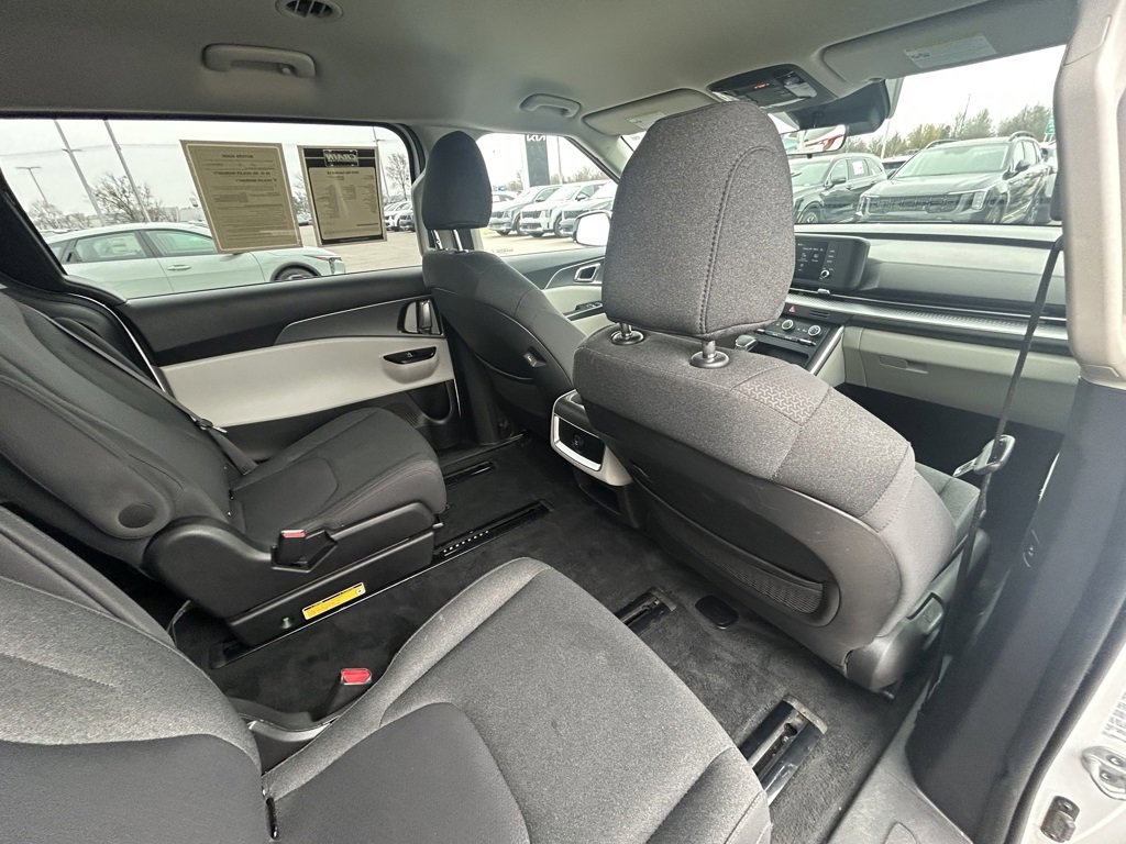 Certified 2023 Kia Carnival LX image 27