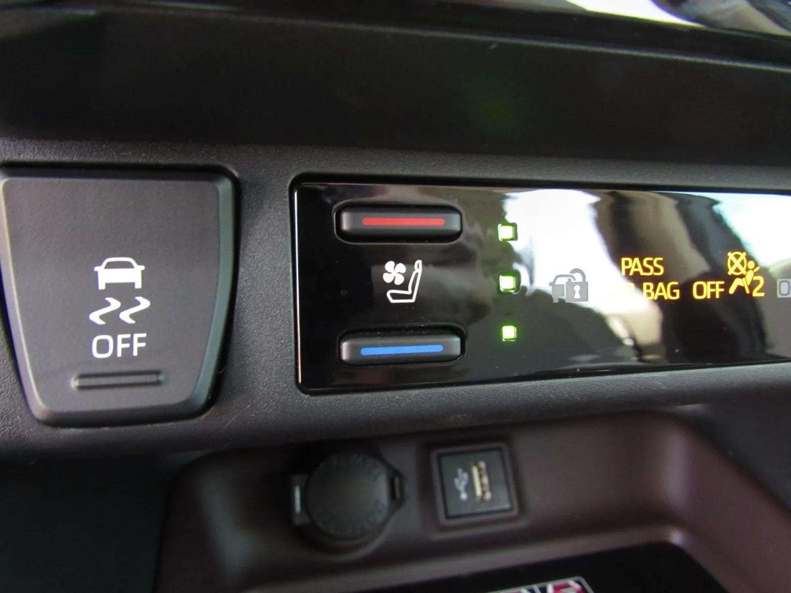 Used 2025 Toyota RAV4 Limited w/ Advanced Technology Package AWD/4WD image 23