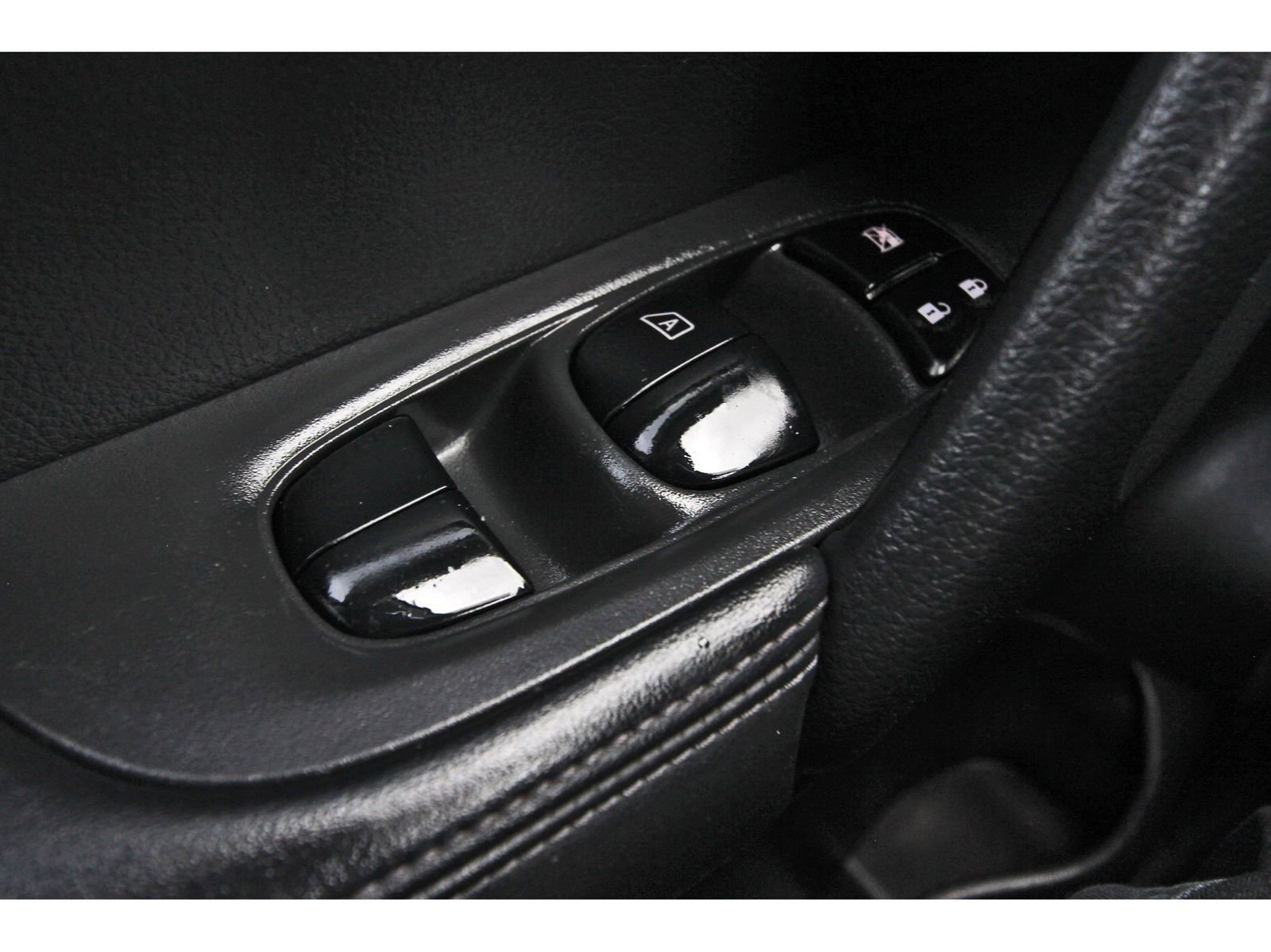 Used 2019 Nissan Rogue S AWD/4WD image 23
