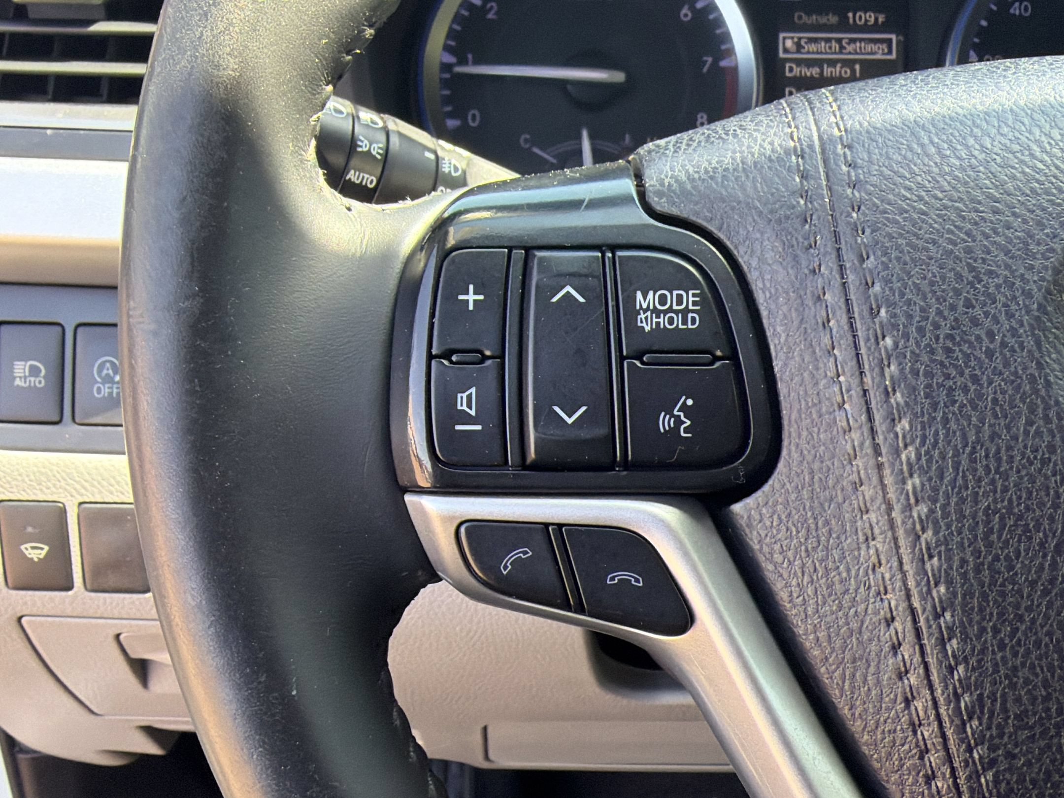 Used 2019 Toyota Highlander XLE FWD image 14