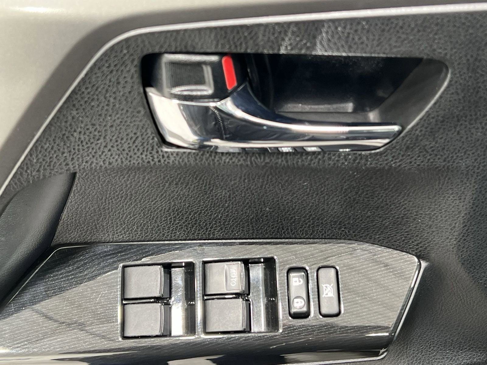 Used 2017 Toyota RAV4 SE w/ Power Extra Value Package image 13