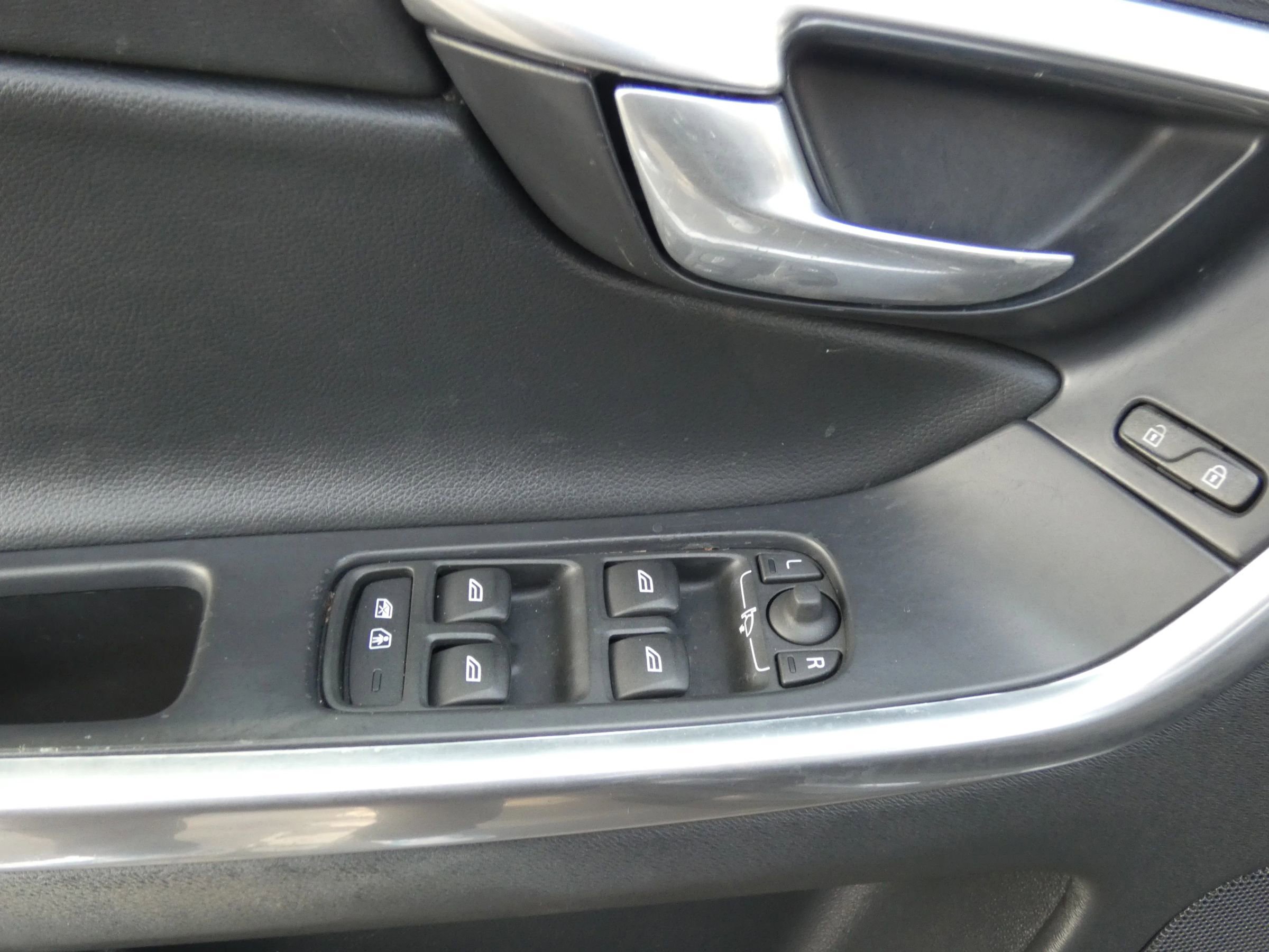 Used 2017 Volvo XC60 T5 Dynamic w/ Preferred Option Package image 61