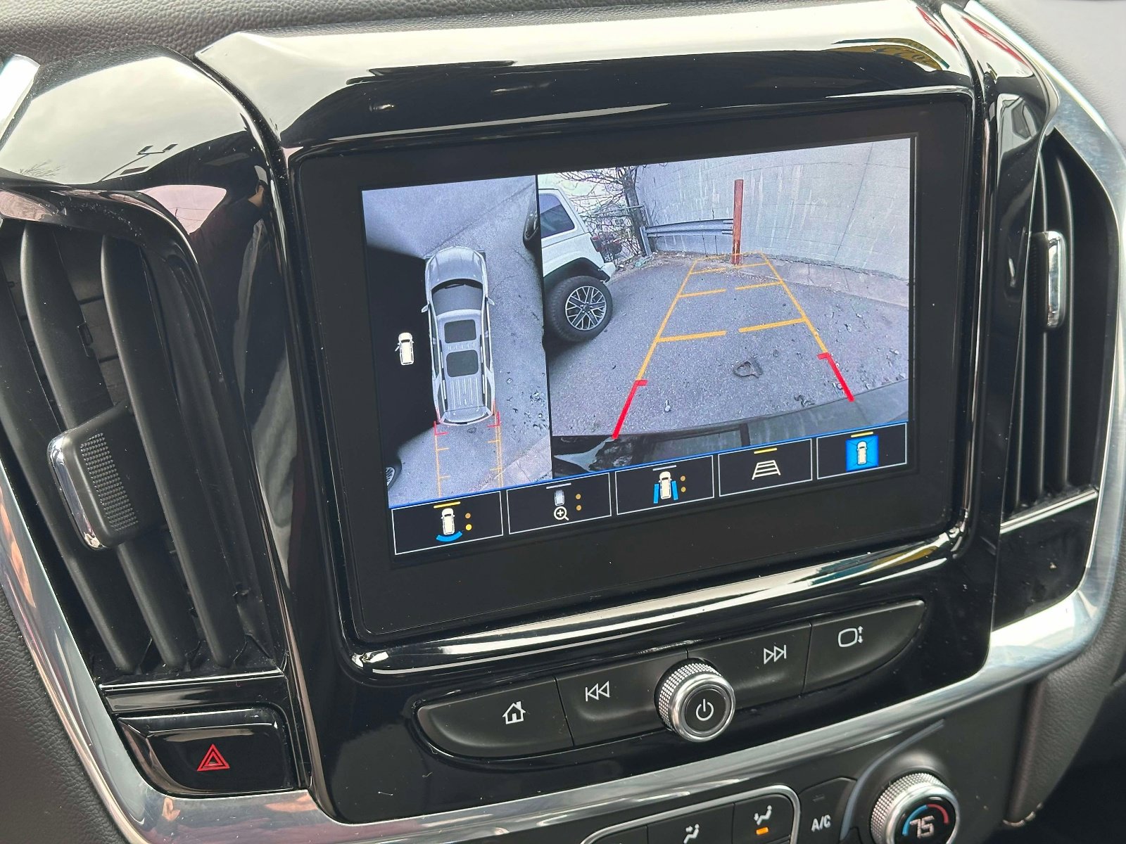 Used 2023 Chevrolet Traverse LT w/ LT Premium Package AWD/4WD image 28