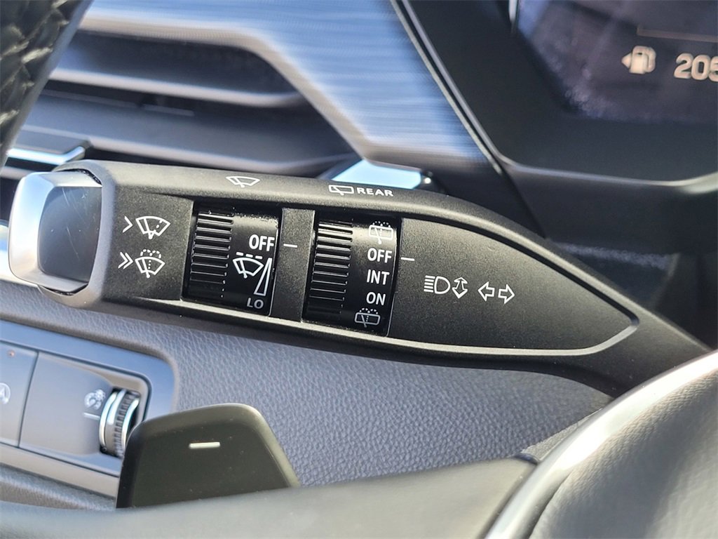 Used 2025 GMC Acadia Elevation image 29