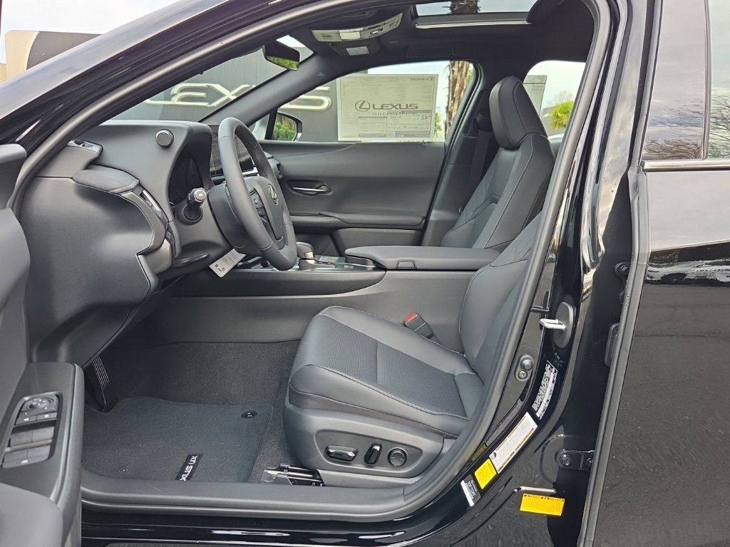 New 2025 Lexus UX 300h AWD image 4