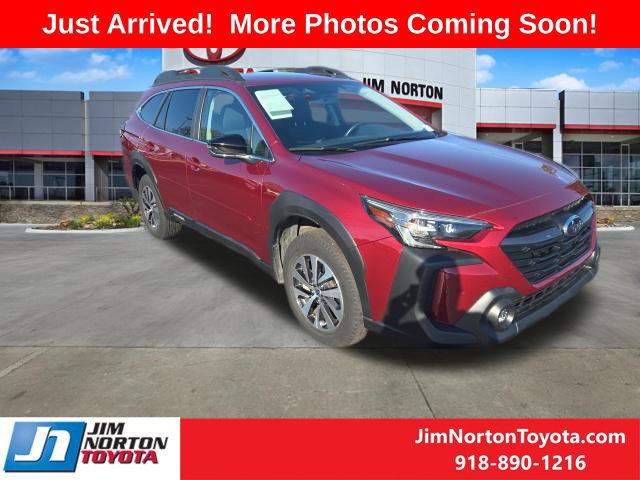 Used 2025 Subaru Outback Premium AWD/4WD image 1