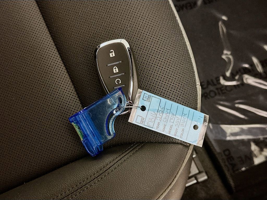 Used 2025 Chevrolet Trax ACTIV image 35