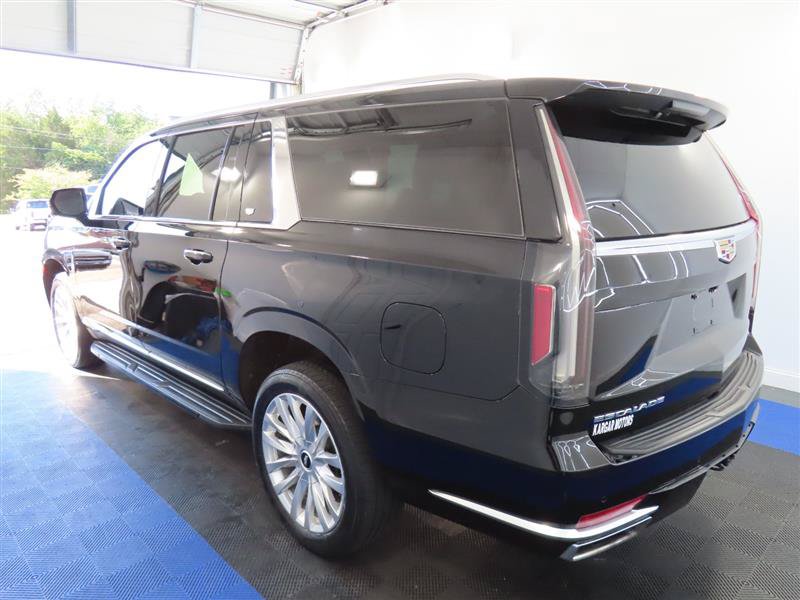 Used 2024 Cadillac Escalade ESV Luxury AWD/4WD image 10
