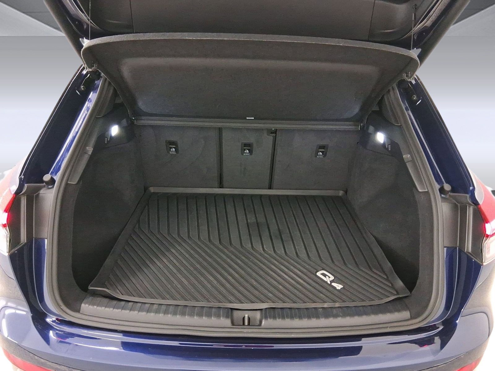 Used 2025 Audi Q4 e-tron Premium Plus w/ Premium Plus image 27