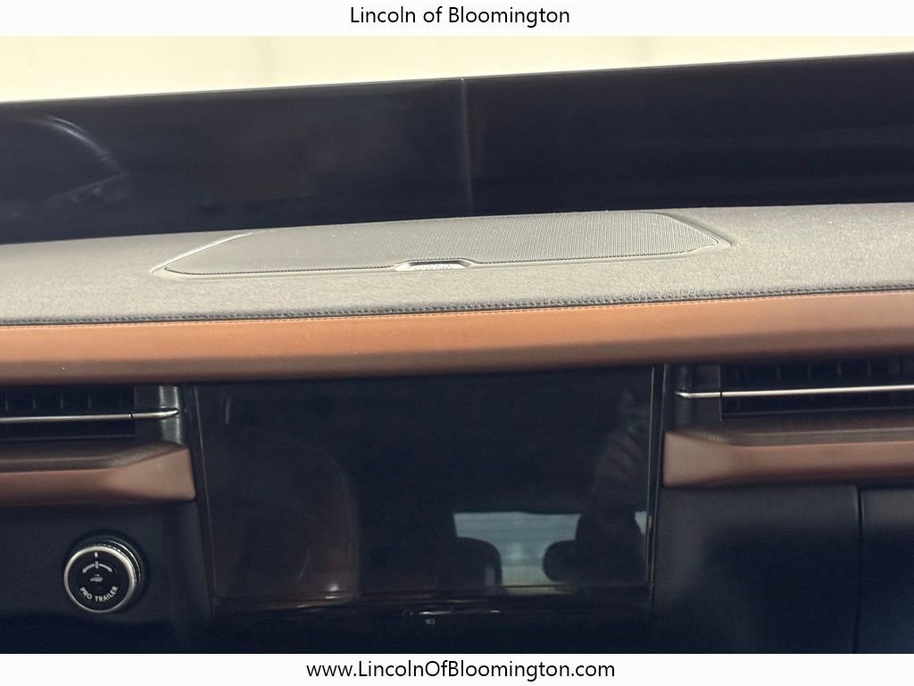 Certified 2025 Lincoln Navigator Reserve AWD/4WD image 24