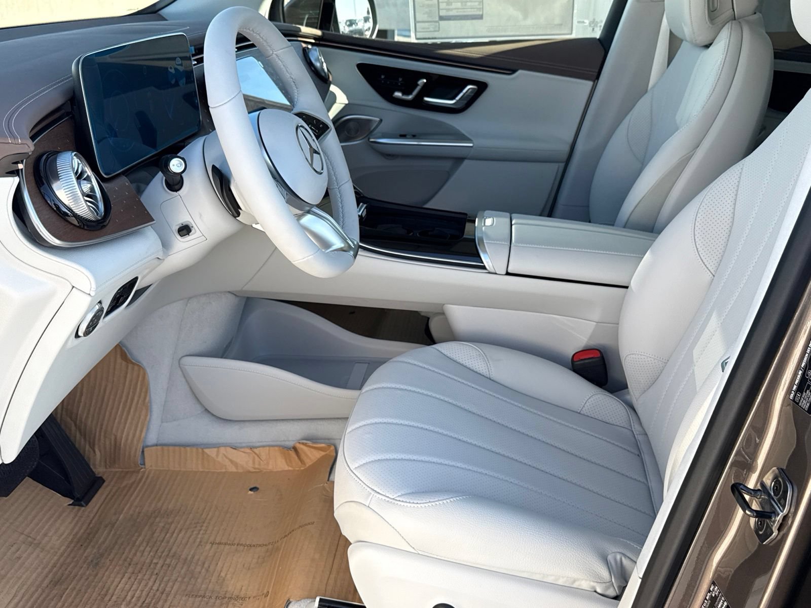 New 2027 Mercedes-Benz EQE 320 4MATIC SUV image 15