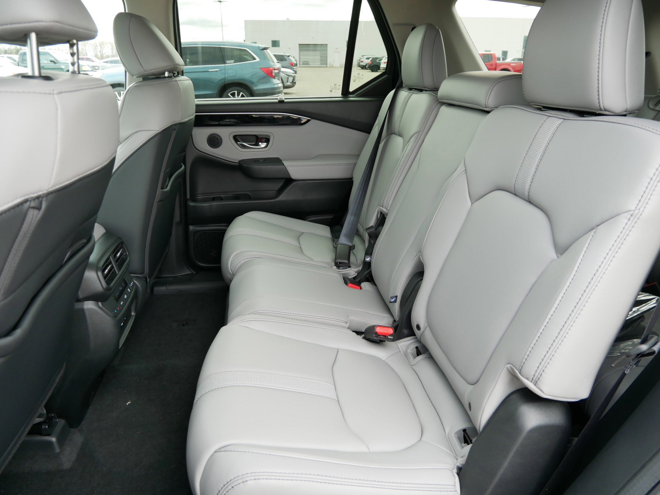 New 2025 Honda Pilot EX-L image 6