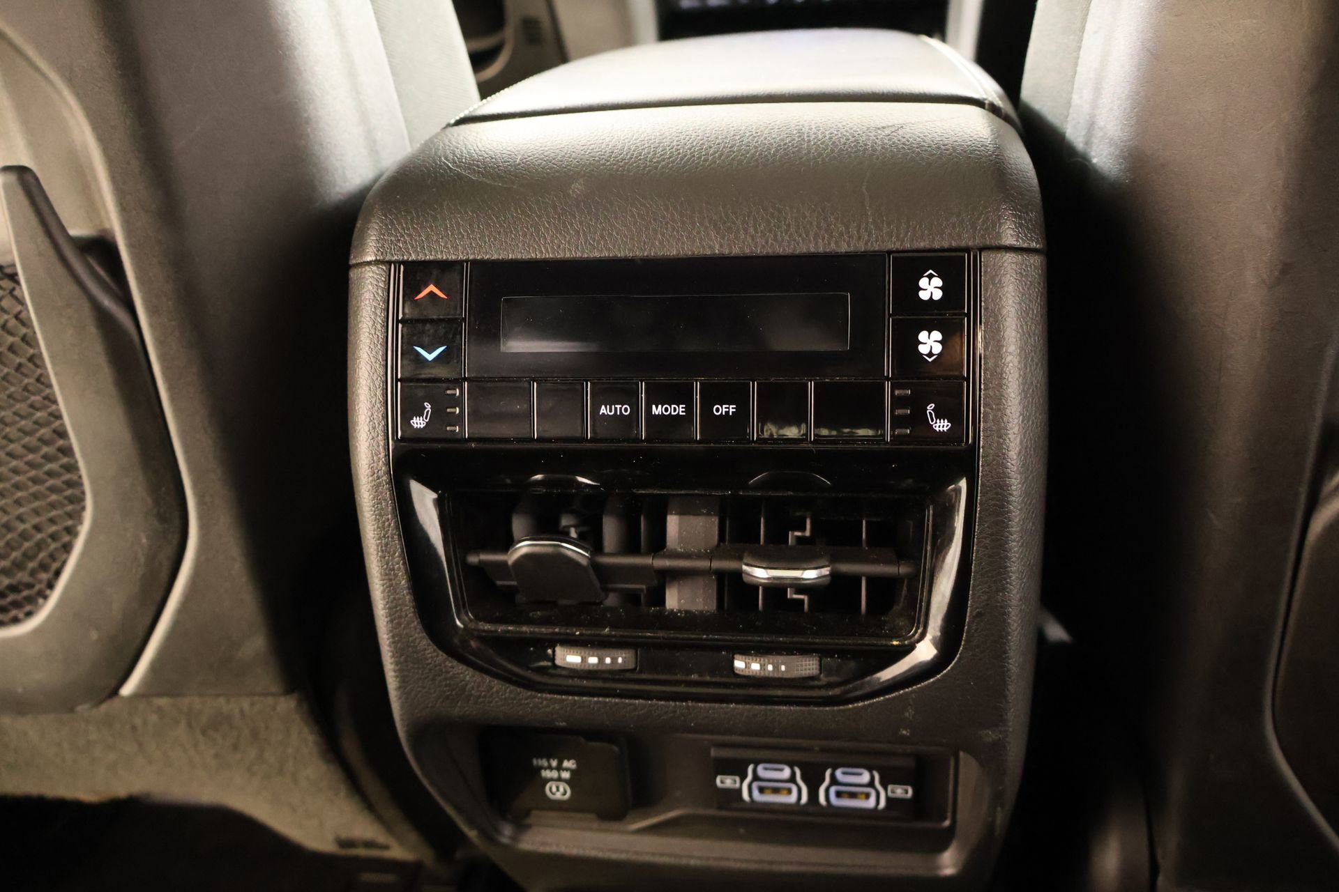 Used 2024 Jeep Grand Cherokee L Limited w/ Luxury Tech Group II AWD/4WD image 17