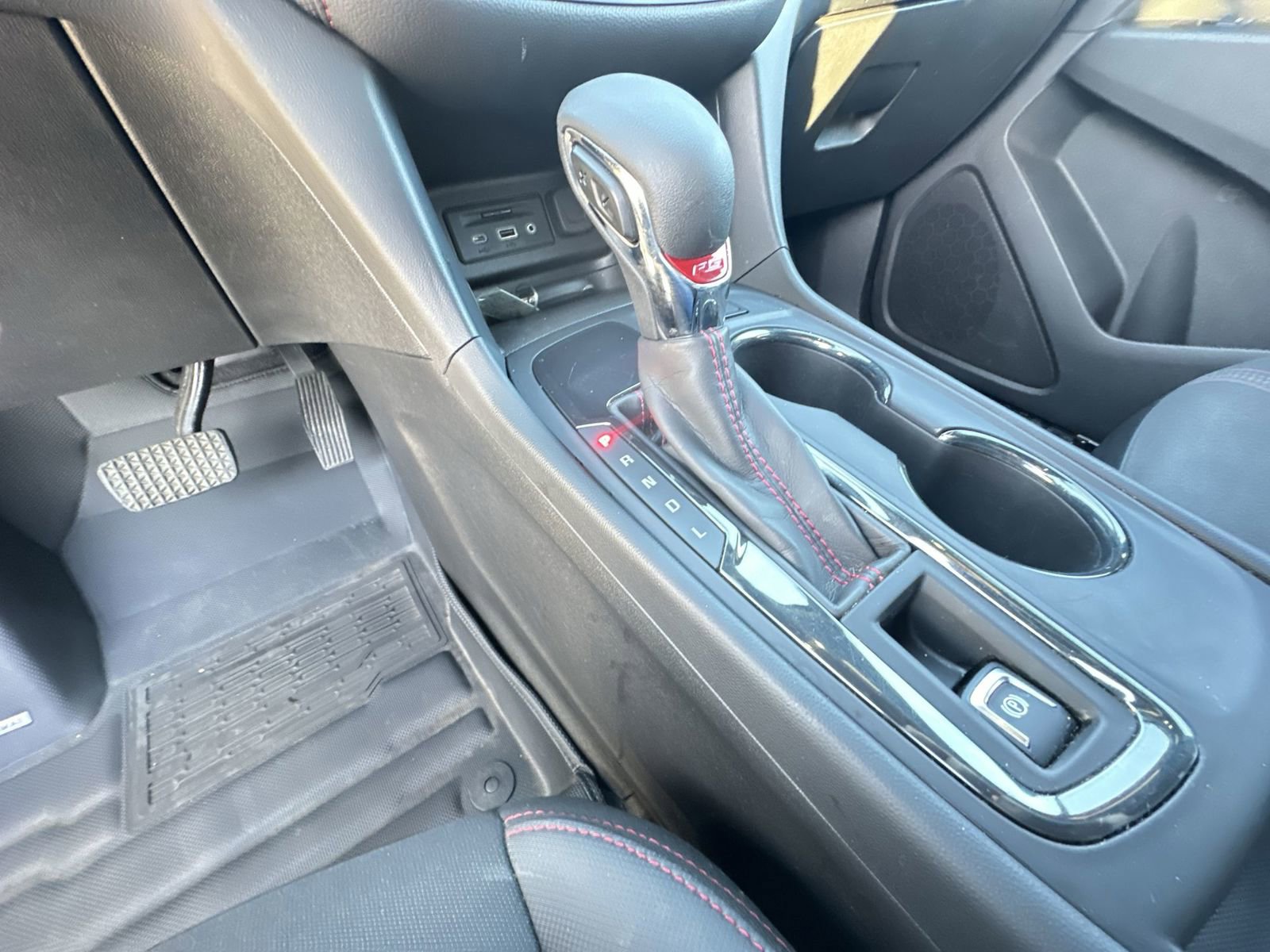 Used 2022 Chevrolet Equinox RS w/ Infotainment Package FWD image 16