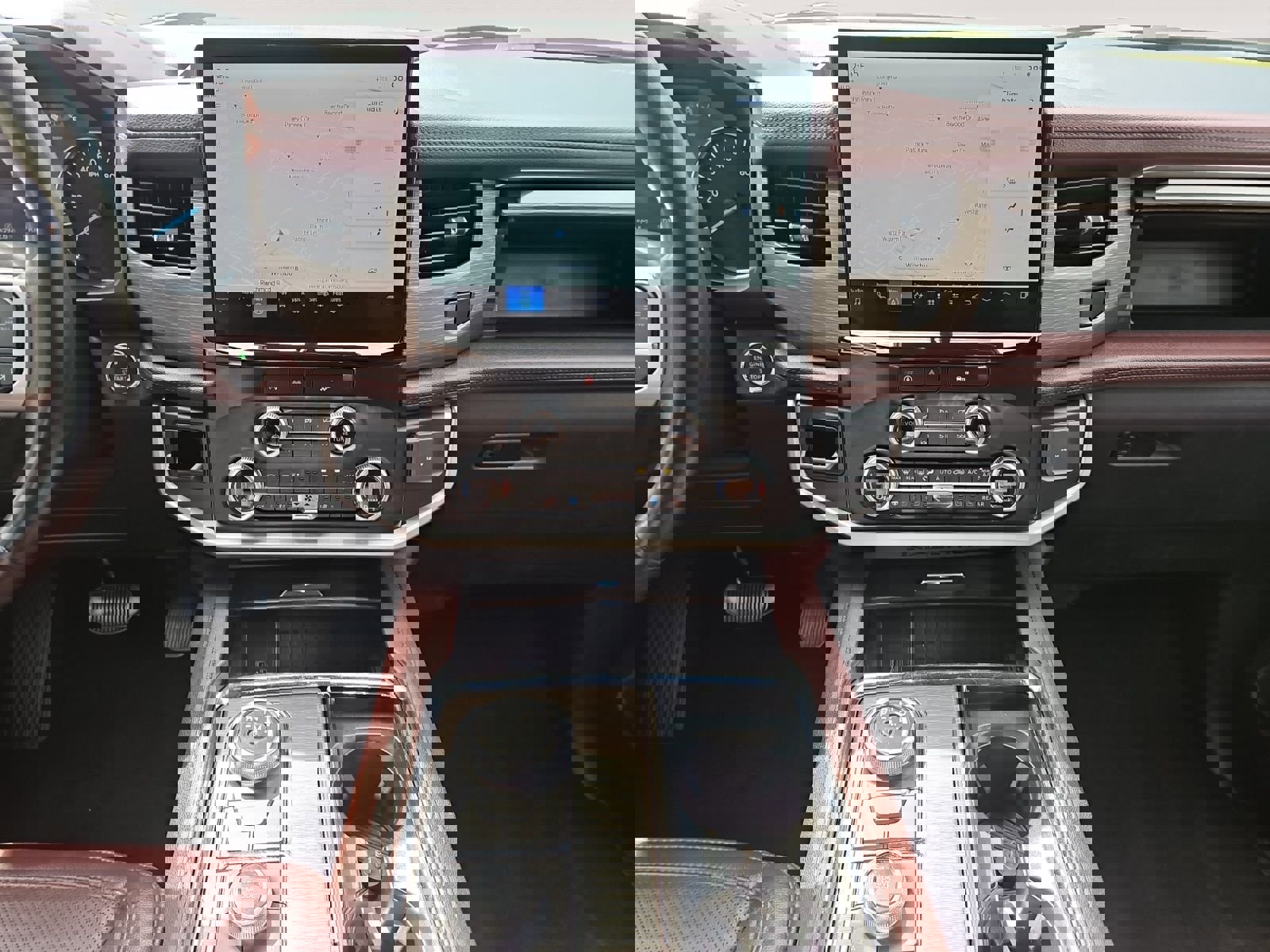 Used 2024 Ford Expedition Limited image 11