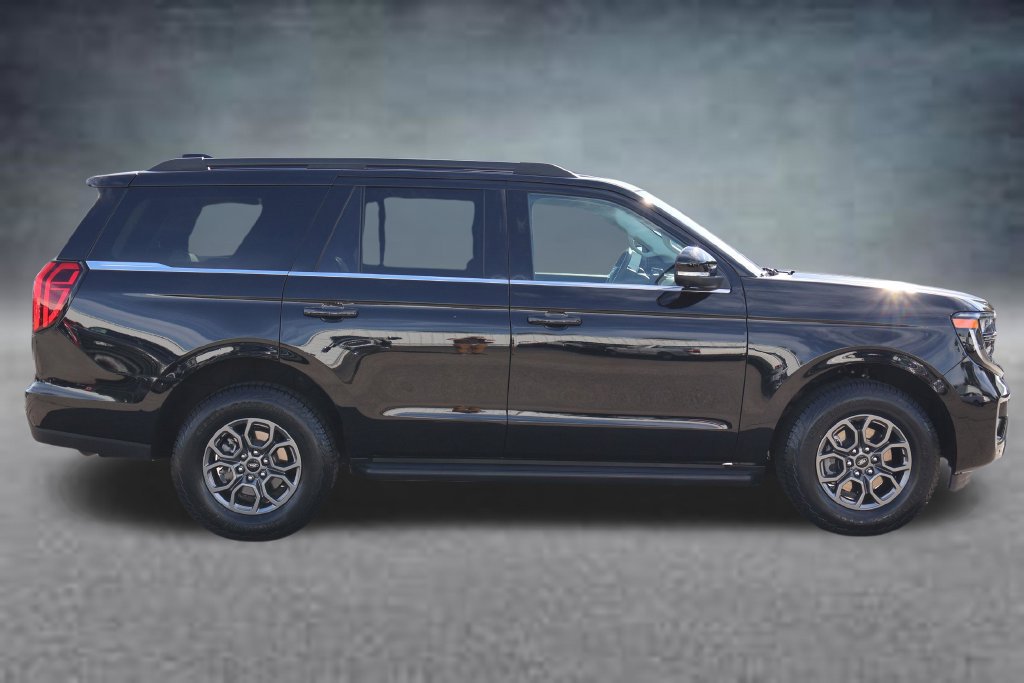 Used 2026 Ford Expedition Active AWD/4WD image 2