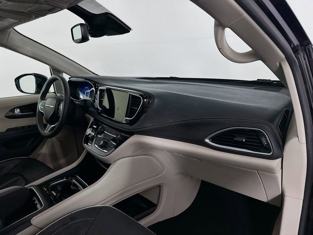 Certified 2024 Chrysler Pacifica Limited image 42