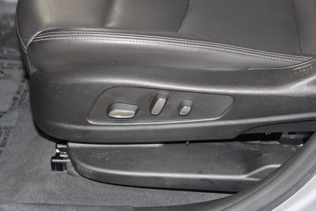 Used 2025 Cadillac XT6 Premium Luxury image 22