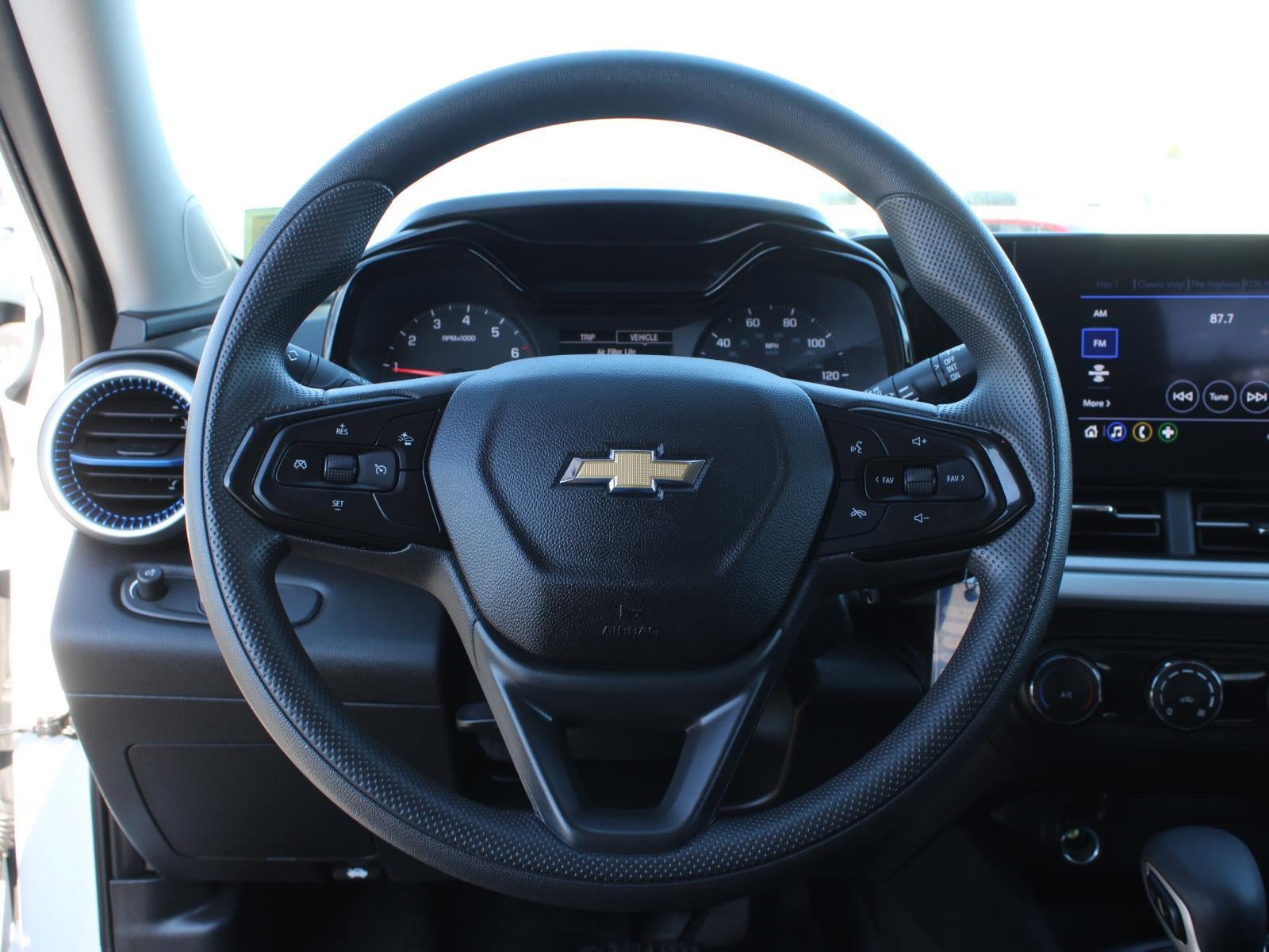 Used 2025 Chevrolet Trax LS image 10