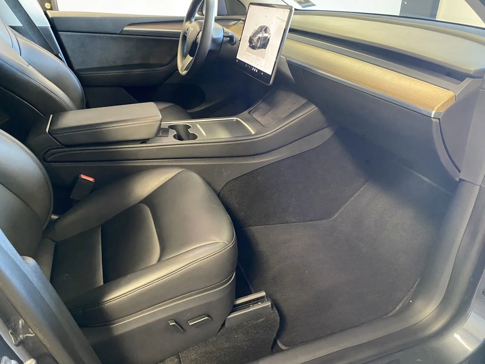 Used 2023 Tesla Model Y Long Range image 6